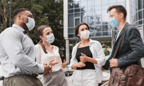 colleagues-chatting-outdoors-during-pandemic-with-face-masks-min